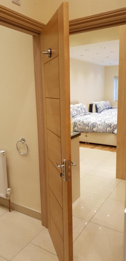 London Luxury Apartments 5 Min Walk From Ilford Station, With Free Parking Free Wifi Eksteriør billede