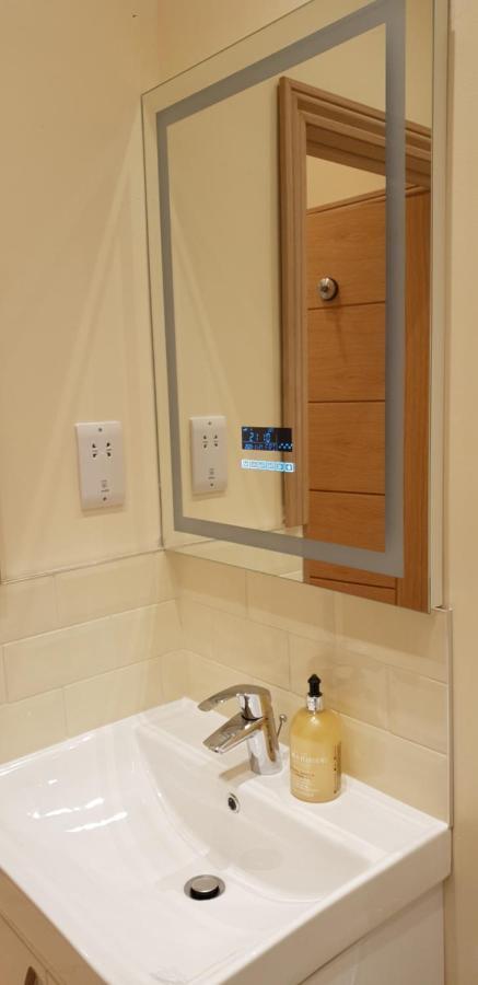 London Luxury Apartments 5 Min Walk From Ilford Station, With Free Parking Free Wifi Eksteriør billede