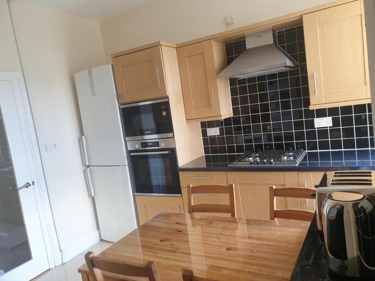 London Luxury Apartments 5 Min Walk From Ilford Station, With Free Parking Free Wifi Eksteriør billede