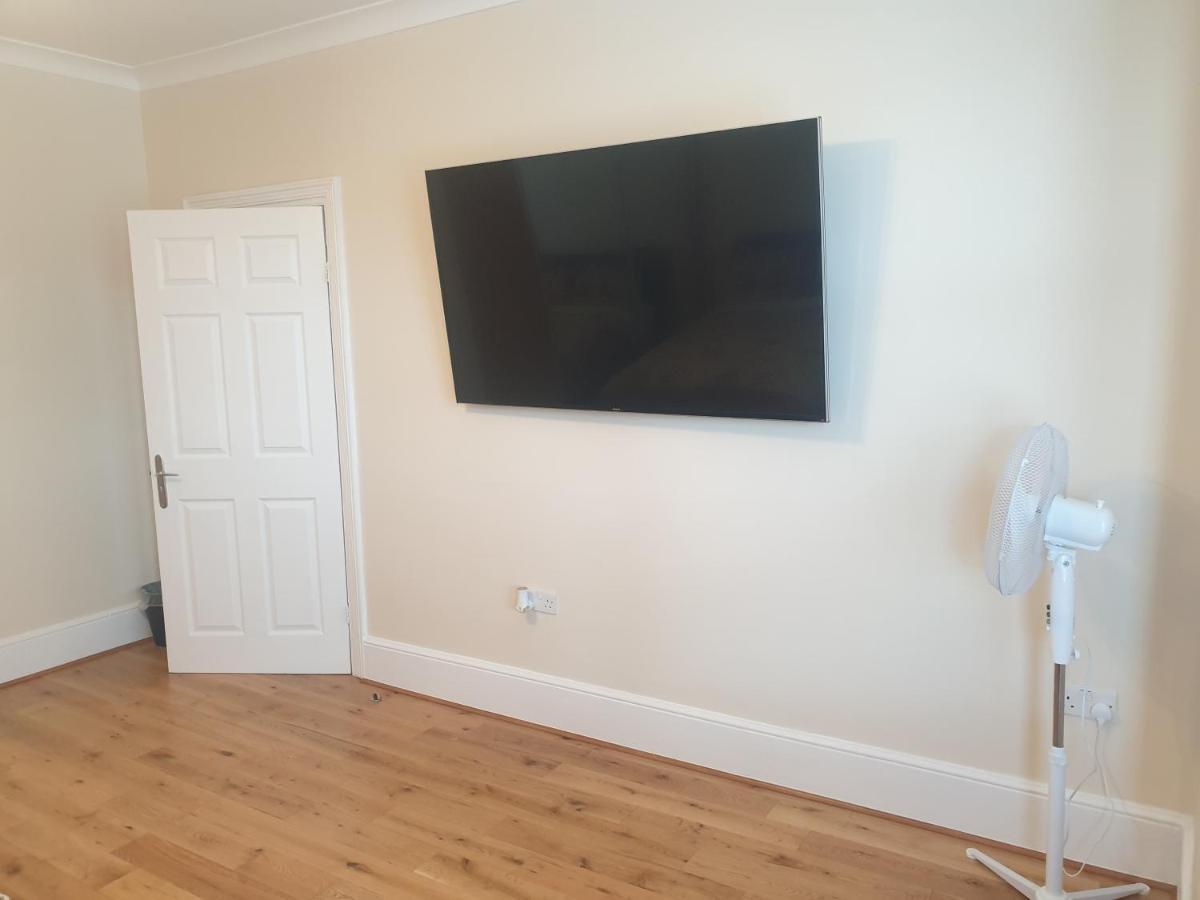 London Luxury Apartments 5 Min Walk From Ilford Station, With Free Parking Free Wifi Eksteriør billede