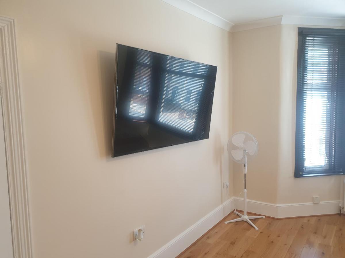 London Luxury Apartments 5 Min Walk From Ilford Station, With Free Parking Free Wifi Eksteriør billede