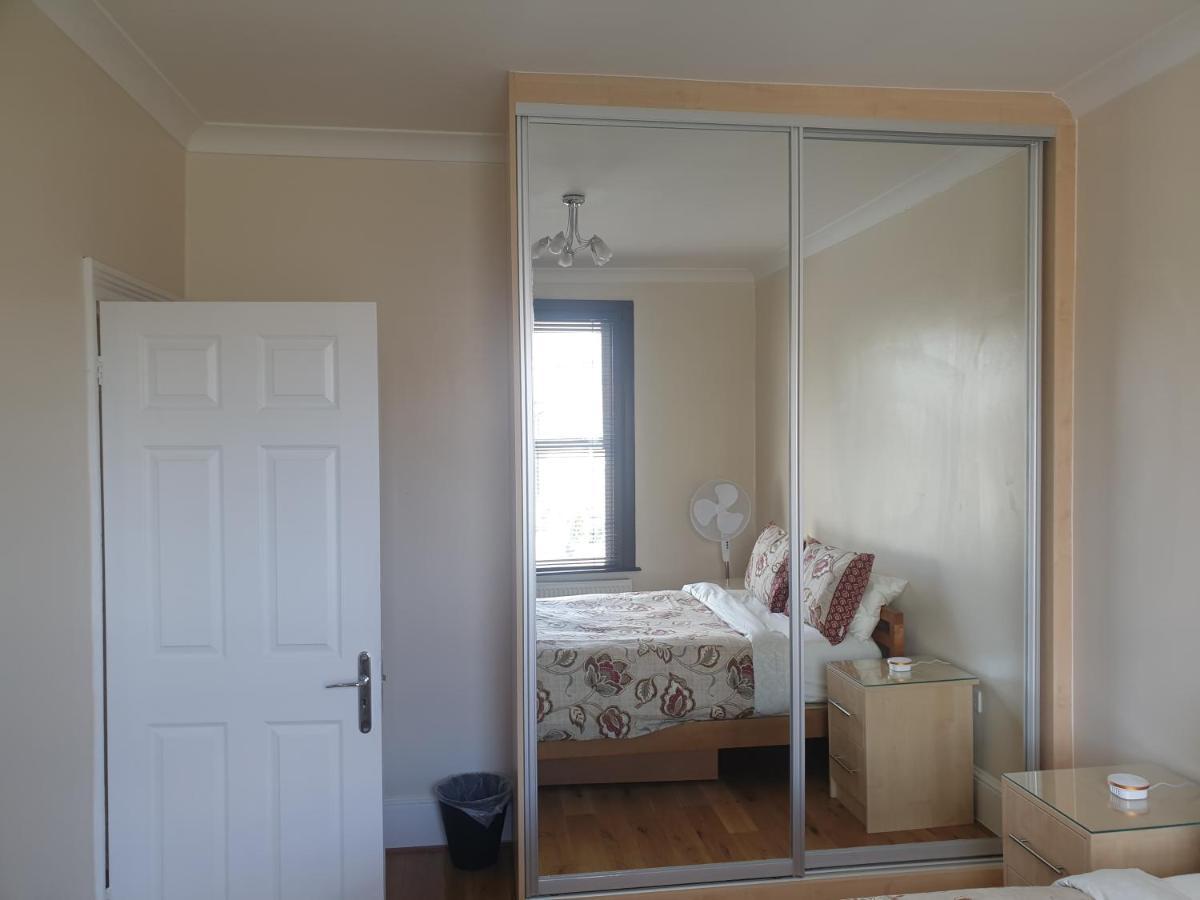 London Luxury Apartments 5 Min Walk From Ilford Station, With Free Parking Free Wifi Eksteriør billede