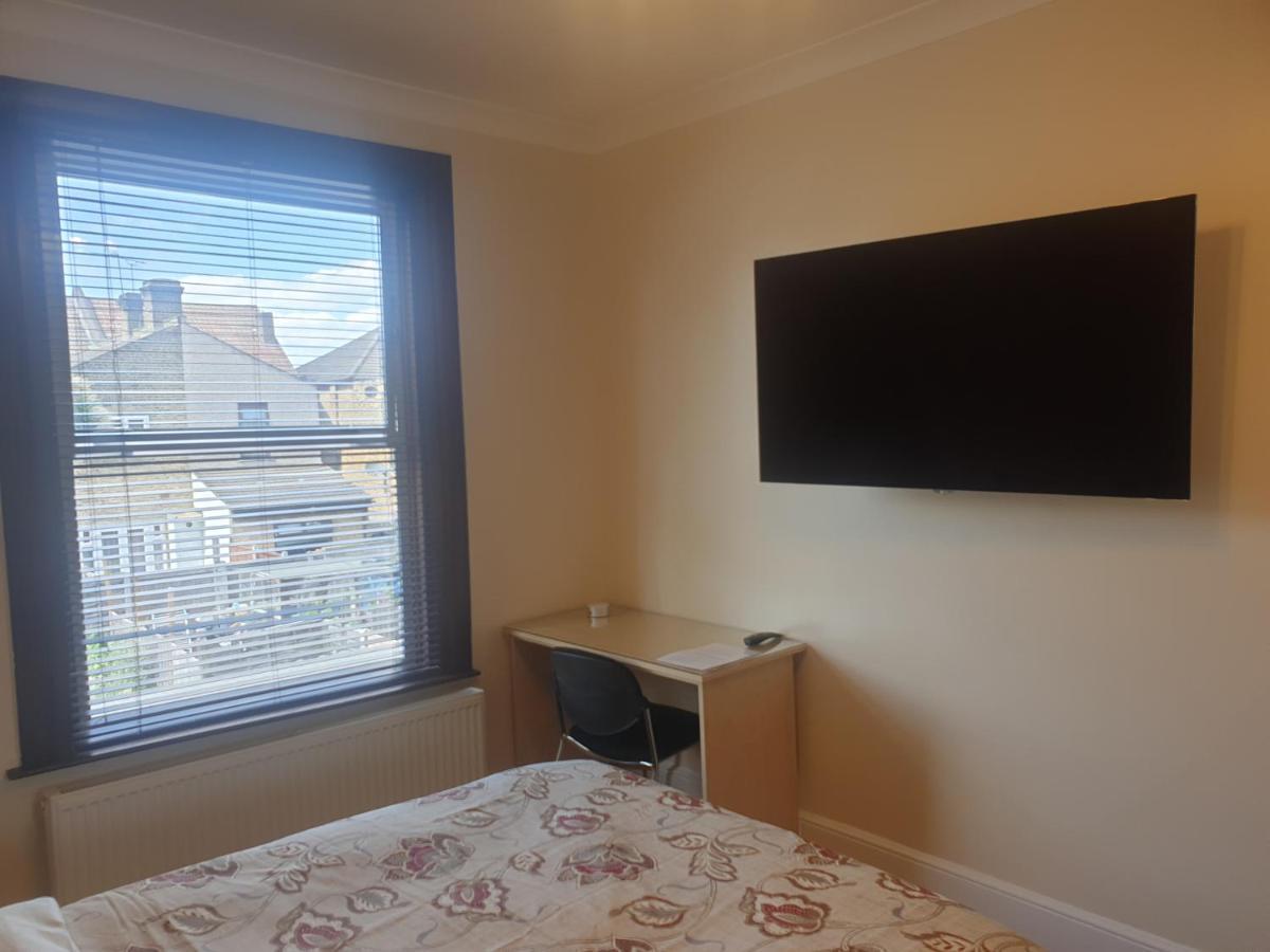 London Luxury Apartments 5 Min Walk From Ilford Station, With Free Parking Free Wifi Eksteriør billede